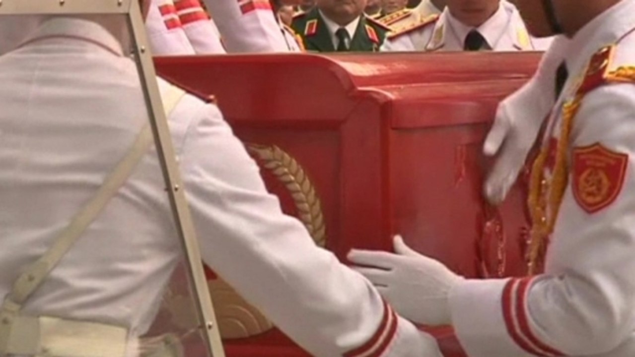 Hundreds gather for General Giap funeral in Vietnam