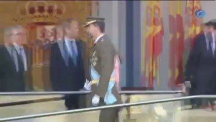 El príncipe preside por primera vez el desfile militar del 12 de octubre
