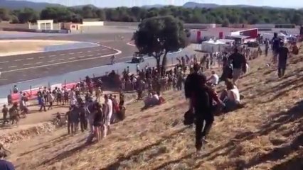 Championnat de France Supermotard à Castellet _ Une moto fonce sur les spectateurs