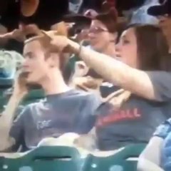 Kiss Cam: Vidéos Insolites & Humour 😄