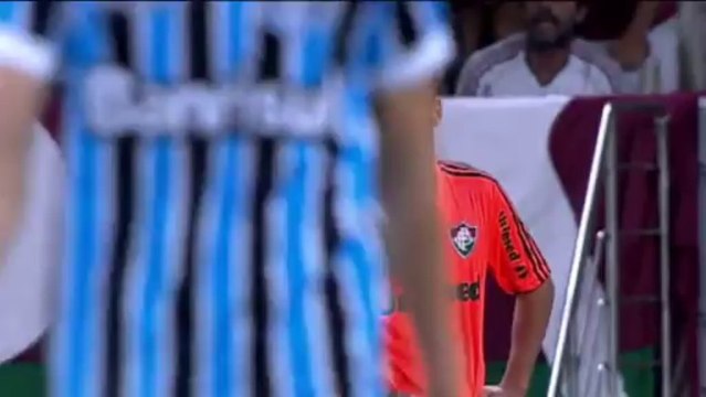 Brasil - Biro Biro se tira a la piscina