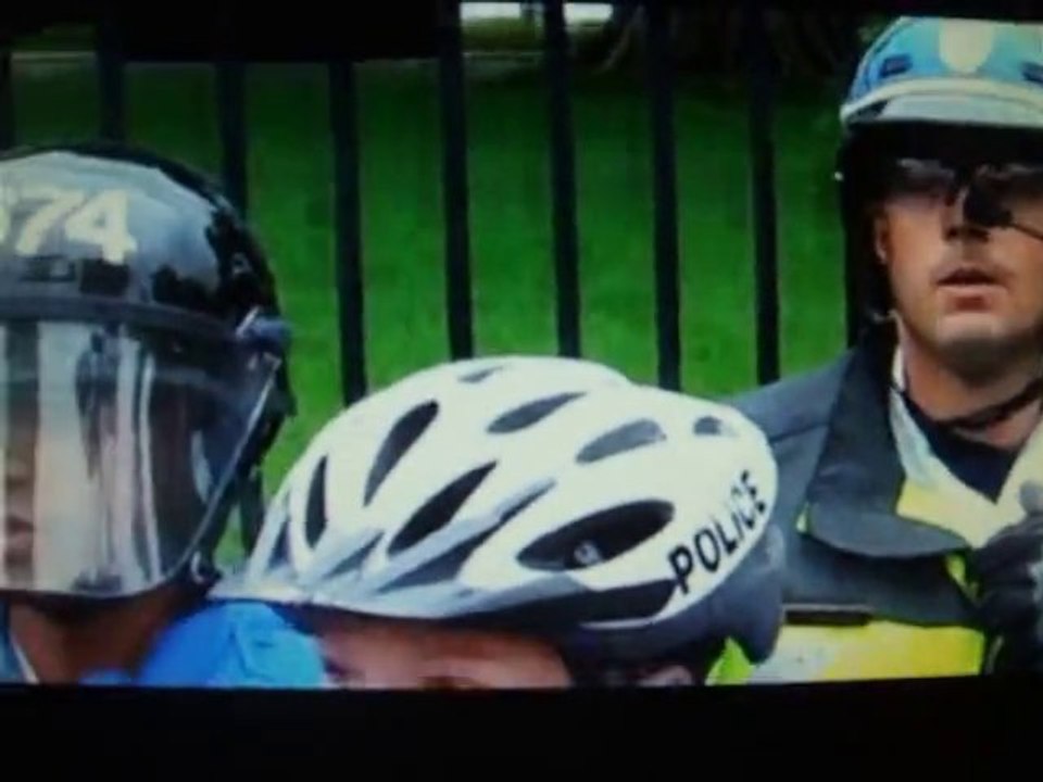 Peaceful Pressure on Police by Veterans During Govt Shut Down of WW2 Memorial