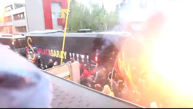 Beşiktaş - Galatasaray Florya'da Takımın Çıkışı