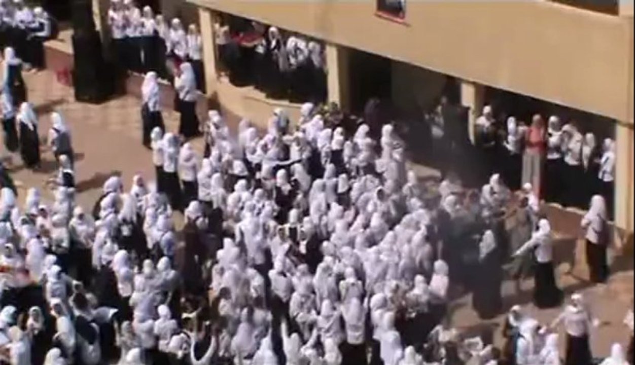 مشادة بين طلاب مدرسة ثانوى بالدقهلية بسبب "تسلم الأيادى"