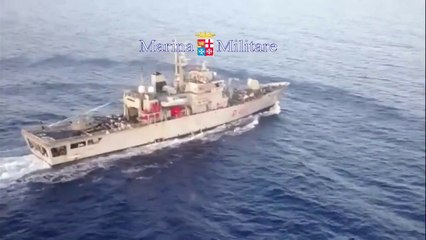 Porto Empedocle (AG) - Nave Libra naviga con 235 naufraghi -1- (12.10.13)