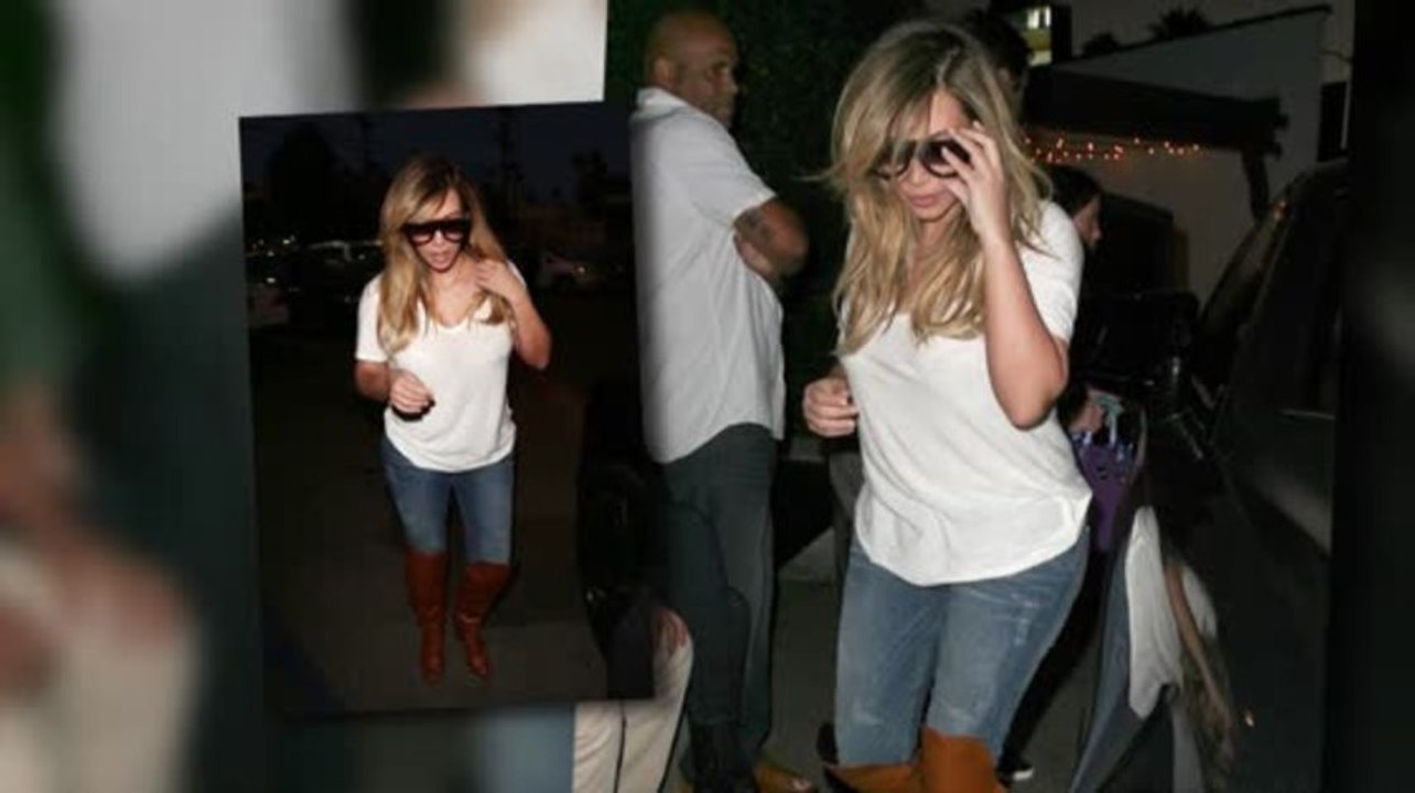 Kim Kardashian Shows Off Her Curves For a Family Dinner