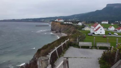 Rocher Percé vu depuis la terre