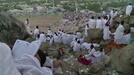 مليون ونصف من الحجاج في وقفة جبل عرفة عشية الاضحى