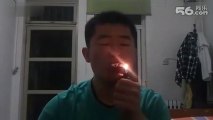 Çinli Adamın Sigara İle İnanılmaz Gösterisi! www.duslerim.net