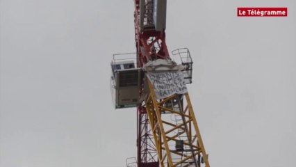 Rennes. Des papas en haut d'une grue
