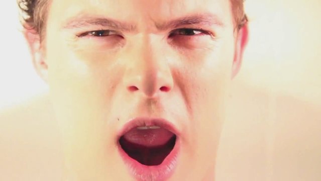 Reprise de Wrecking Ball par la voix de Gollum!! Miley Cyrus 2013