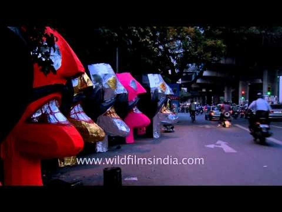 Time Lapse : Curved Head of Ravana On the Roadside