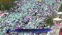 Muslim pilgrims throng Mount Arafat for hajj climax