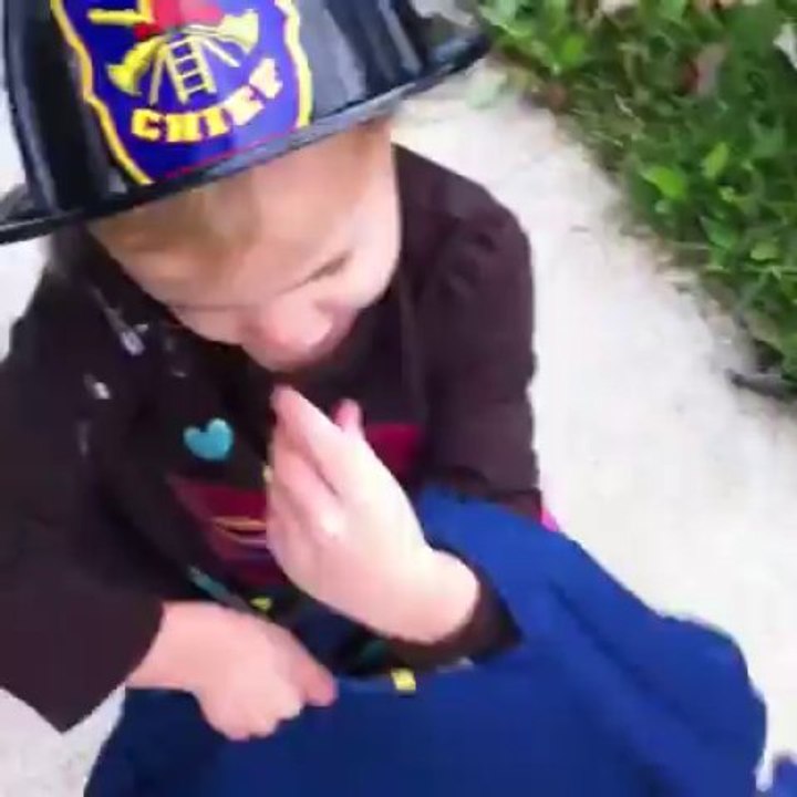 Laci struggling with her backpack.
