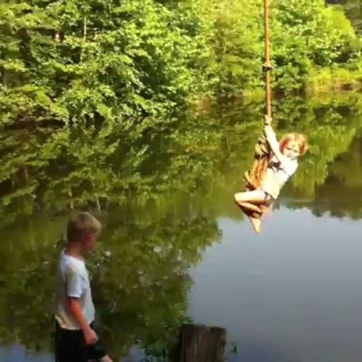 Laci swinging