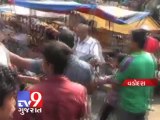 Baroda Three arrested for thrashing traffic cop - Tv9 Gujarat