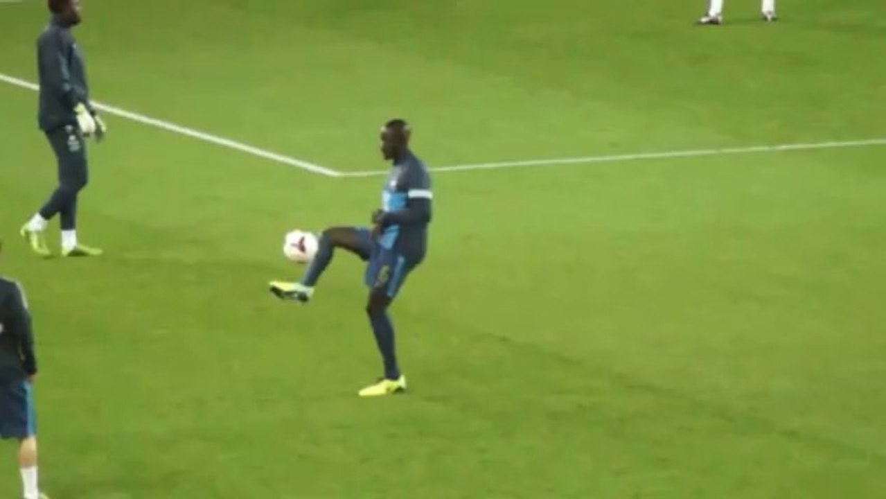 Mamadou Sakho échauffement France Australie 11.10.2013 ©J2PG/LMDPSG