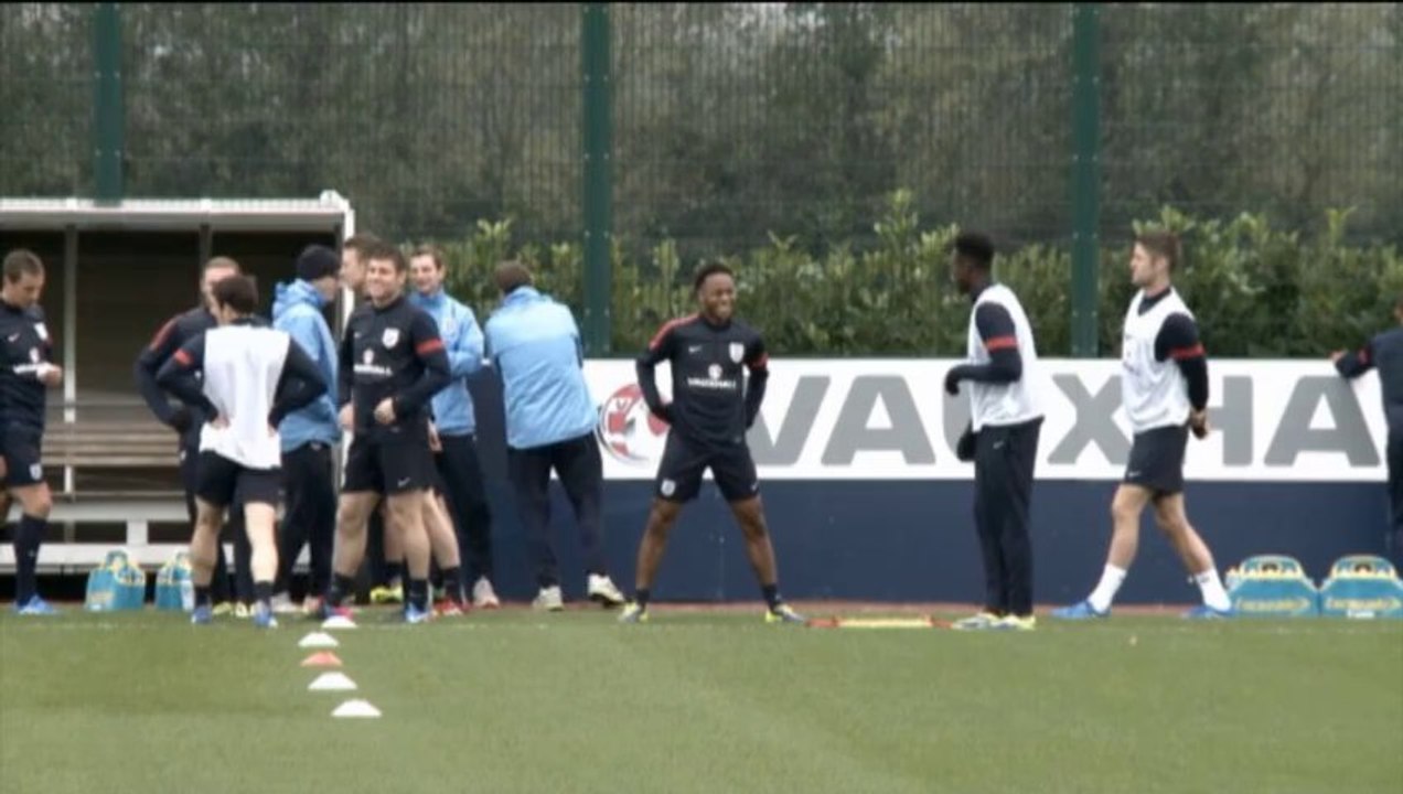 Wm-quali: wilshere pinkelt am trainingsplatz