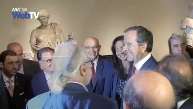Εκθεση έργων τέχνης με τον τίτλο «Προσφορά» στο Εθνικό Αρχαιολογικό Μουσείο. Εγκαίνια απο τον πρωθυπουργό Αντ. Σαμαρά