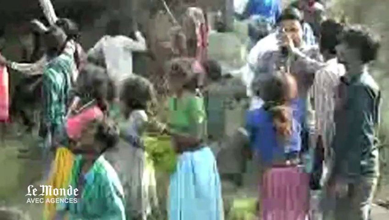 Inde : ils s'extirpent d'une bousculade grâce à des saris