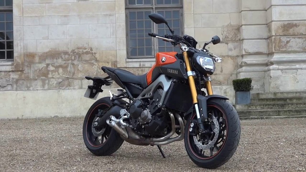 Yamaha MT09 Essai Route Stunt Drift by MAXreportage.com et AcroJoe