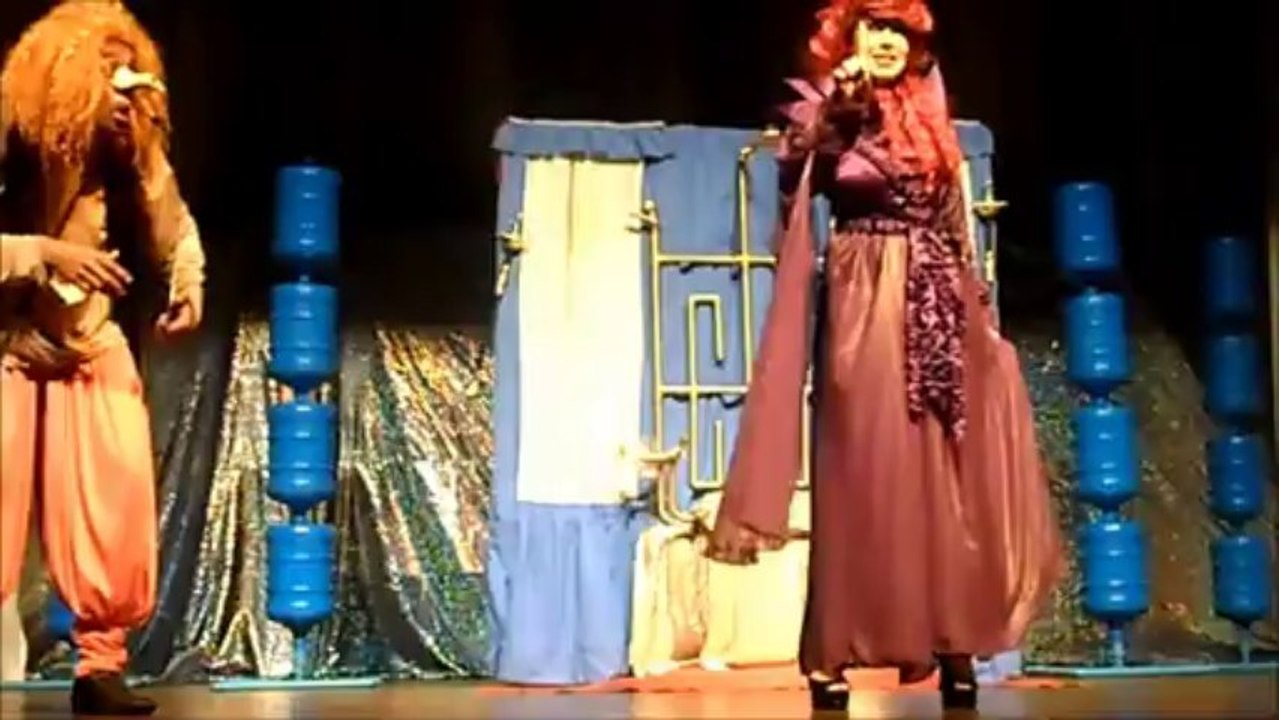 O REINO DE ACQUALYMPIA: Desperdícia (Patricia Medeiros) e Sekura (Diogo Oliveira)