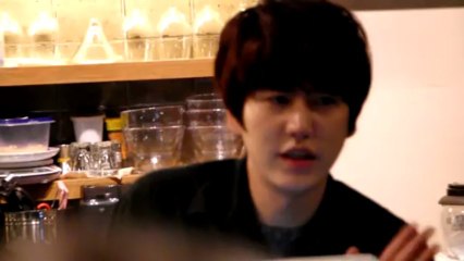 131015 圭贤Kona Beans店内学习点单中