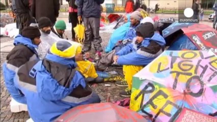 Hunger strikers taken ill at Brandenburg Gate