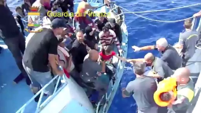 Reggio Calabria - Sequestrata nave madre utilizzata per favorire immigrazione clandestina (15.10.13)