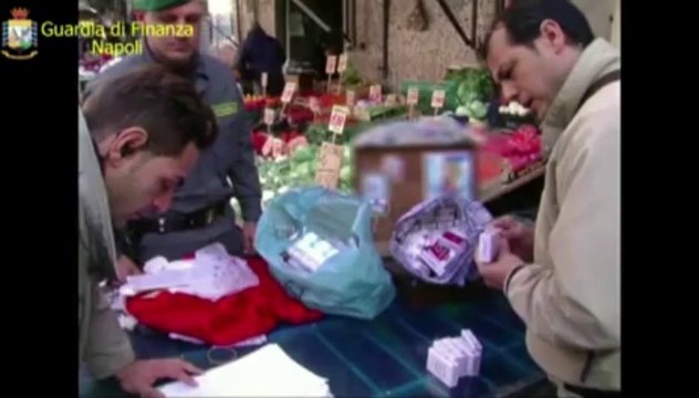 Napoli - Sequestrati tre quintali di Tabacchi Lavorati Esteri (15.10.13)