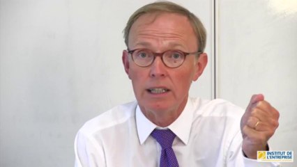 Comment les variations de taux de change influent-elles sur les arbitrages des entreprises ?