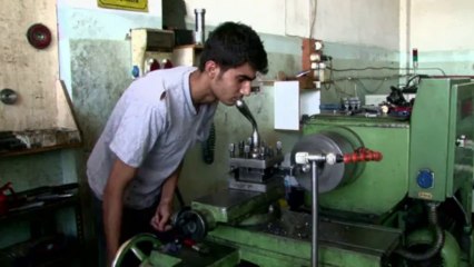 Syrie: en Turquie, des ingénieurs fabriquent un robot secouriste