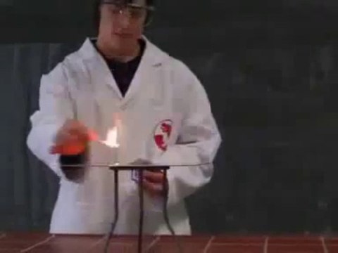 Apprendre la chimie... Leçon 1 se cramer la tronche!