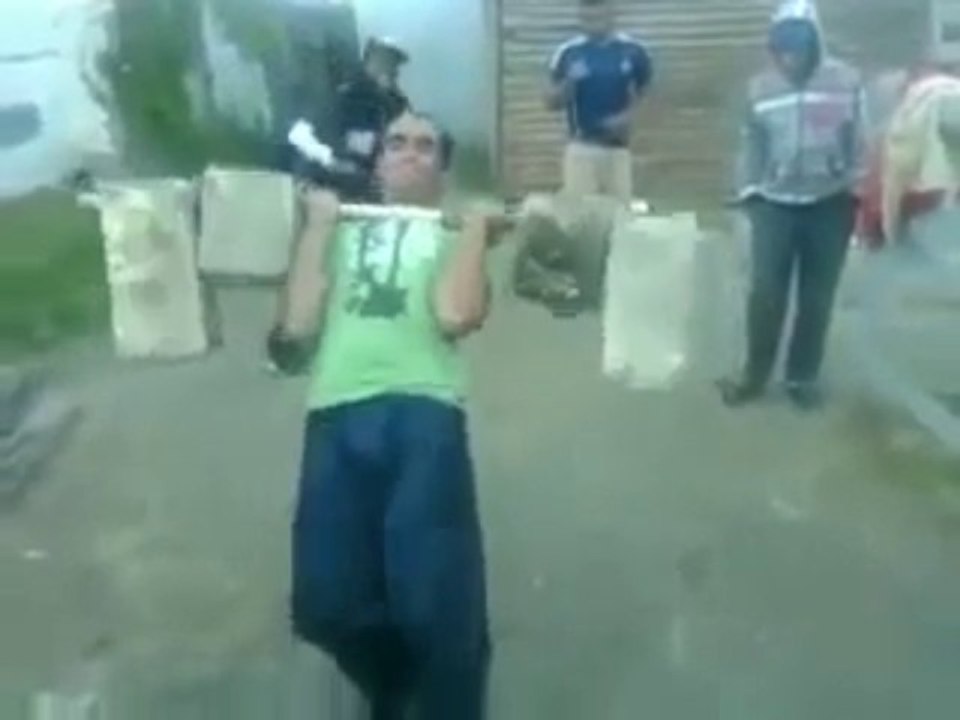 FAIL en musculation : parpaings sur la tronche.