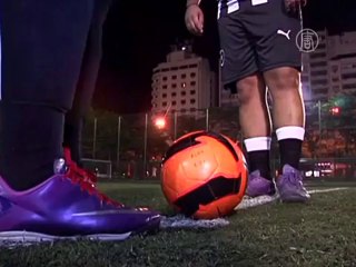 Официанты - днём, футболисты – ночью