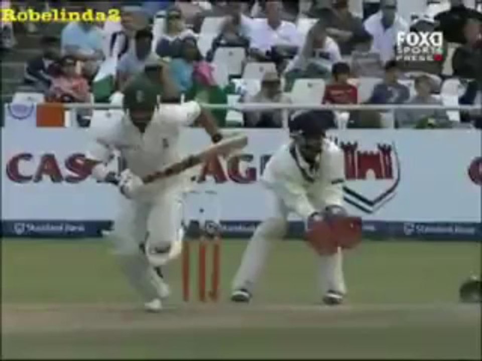Funny Drive to save Boundry, Failed to Stop Ball - CricHeaven.Com