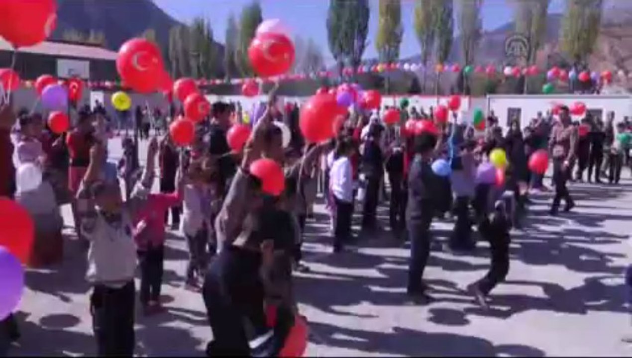 Şemdinlili çocuklar, bayramı Mehmetçikle kutladı