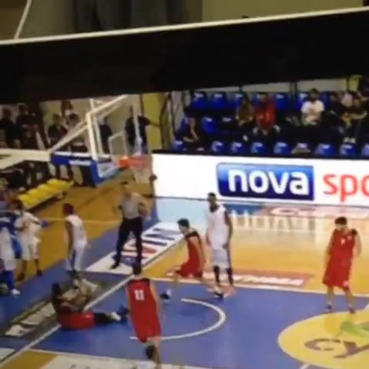 Le second poster dunk de Justin Hurtt