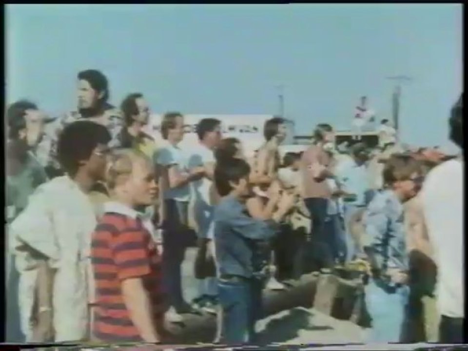 Devil Drivers aka Daredevil Drivers (1980) Car jump into the water (world record attempt) (SPOILER)