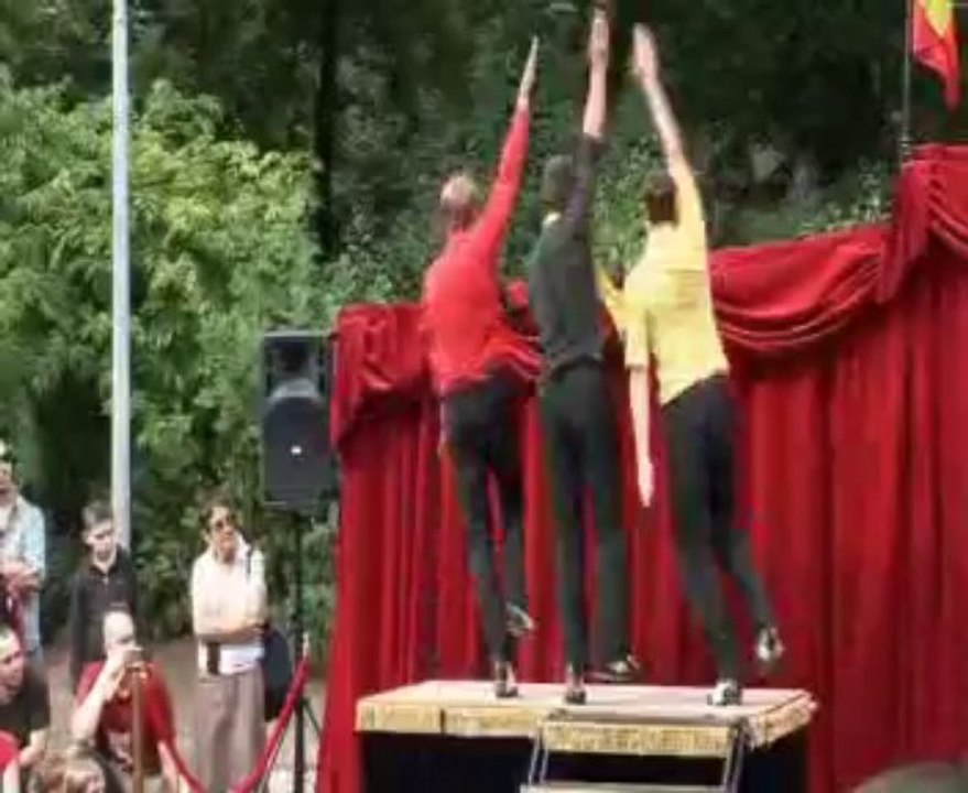 theatre nomade de bruxelle avec la compagnie des nouveaux  disparus