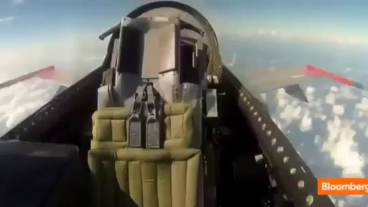 Un F-16 vole sans pilote pour la première fois