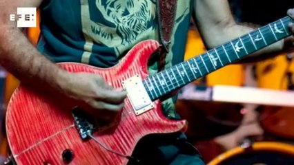 Carlos Santana completa 65 anos e lança novo disco.