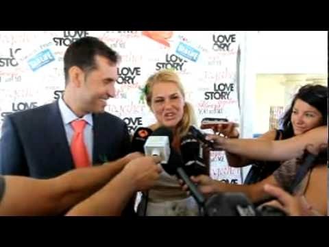 Amor entre peces tropicales y tiburones