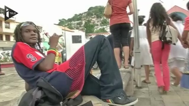 Manuel Valls en tournée contre la délinquance aux Antilles