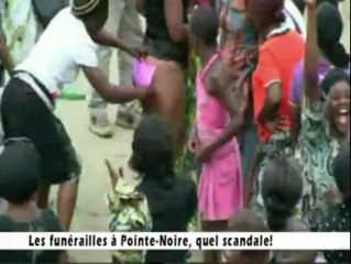 DÉCADENCE ET OBSCÉNITÉ À POINTE-NOIRE :  DES FEMMES EXHIBITIONNISTES LORS DES OBSÈQUES D'UN DÉCÉDÉ.