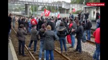 Landerneau. Les voies ferrées occupées par des salariés de Gad