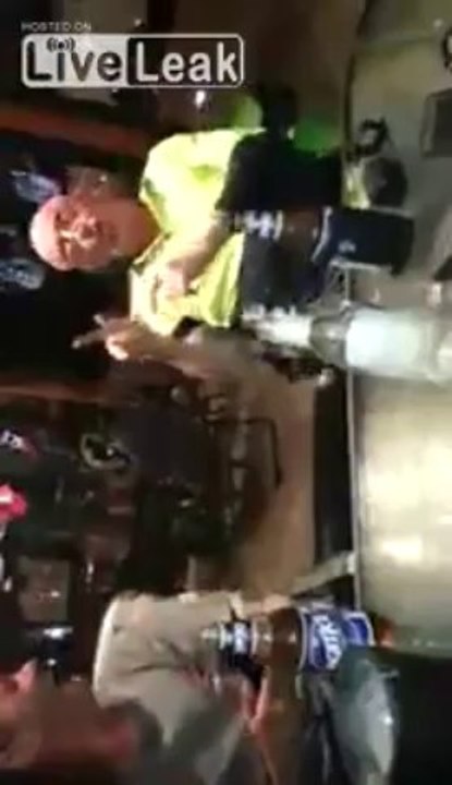 Regis et son Frere jouent au taser Bourrés..