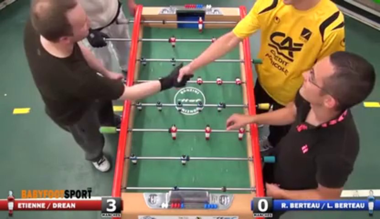 Reprise de volée en baby foot! Enorme...