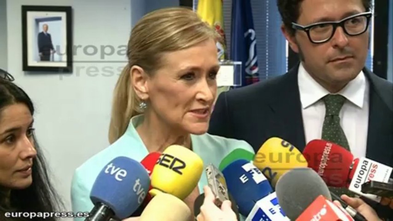 Cifuentes afirma que "seguirá dándolo todo"
