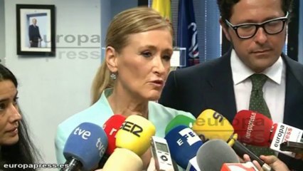 Cifuentes reaparece en público tras su accidente